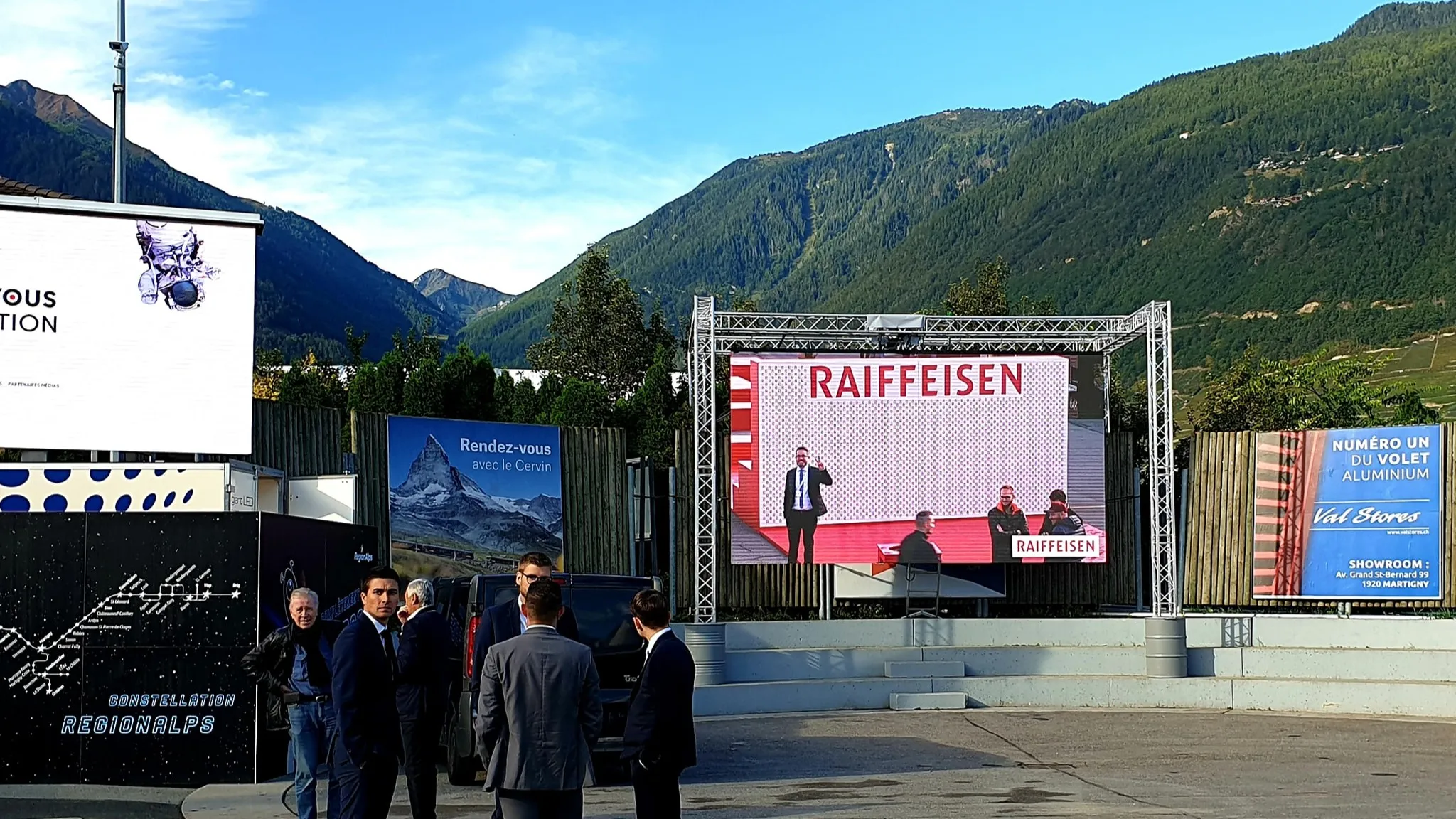 Images de installation interactive réalisée par entreprise suisse spécialiste du jeu vidéo DNA Studios pour la Raiffeisen dans le cadre de la foire du Valais 01